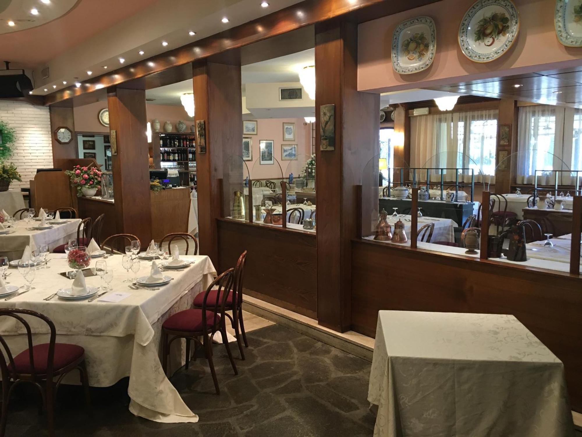 Hotel Ristorante La Lanterna Castelnuovo di Garfagnana Exterior photo
