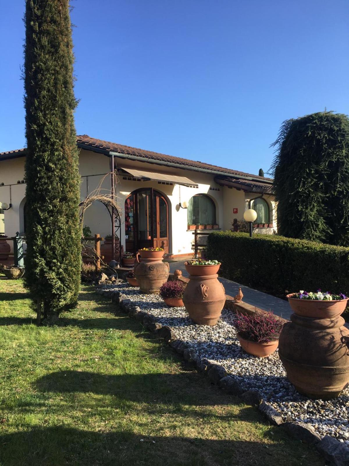 Hotel Ristorante La Lanterna Castelnuovo di Garfagnana Exterior photo